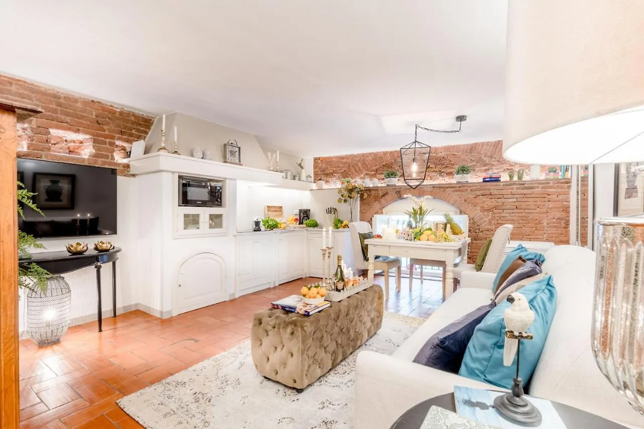 Casa Colosseum, A Million Dollar'S View: The Lucca Colosseum. Luxury 1 Bedroom 1 Bathroom Apartment