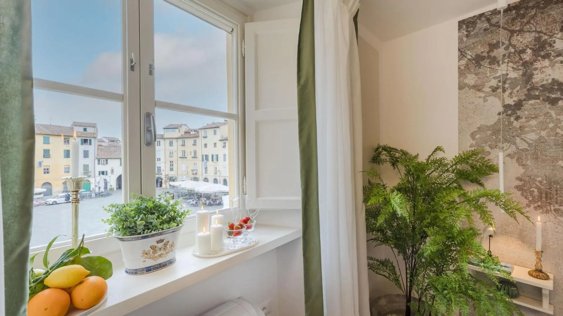 Casa Colosseum, A Million Dollar'S View: The Lucca Colosseum. Luxury 1 Bedroom 1 Bathroom Apartment